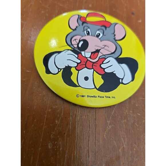 Vintage 1991 Chuck E. Cheese Showbiz Pizza Pin Pinback Button - Picture 4 of 5